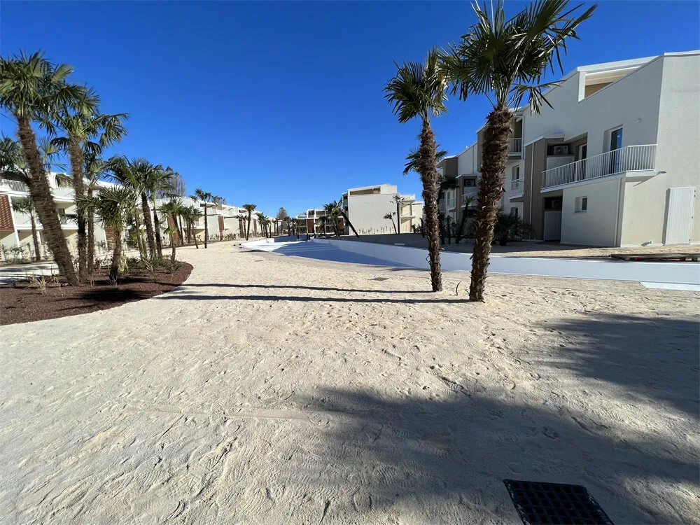 Khu căn hộ resort Wave Island bên hồ bơi và đảo nhân tạo tại Jesolo, Ý